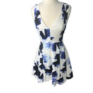 Lulus White and Blue Sundress V Neck Fully Lined Fit and Flare Size Medium